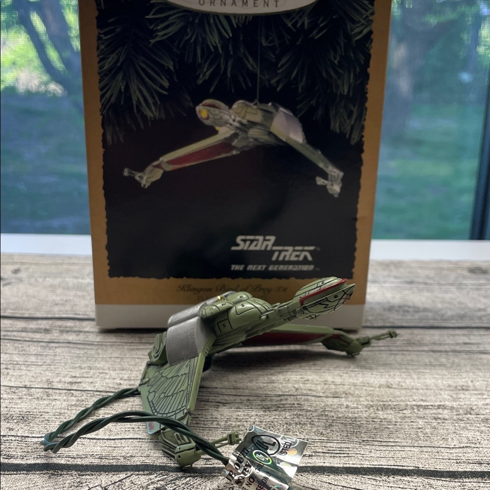 Hallmark Star Trek Klingon Bird-of-Prey Ornament in Green and Red